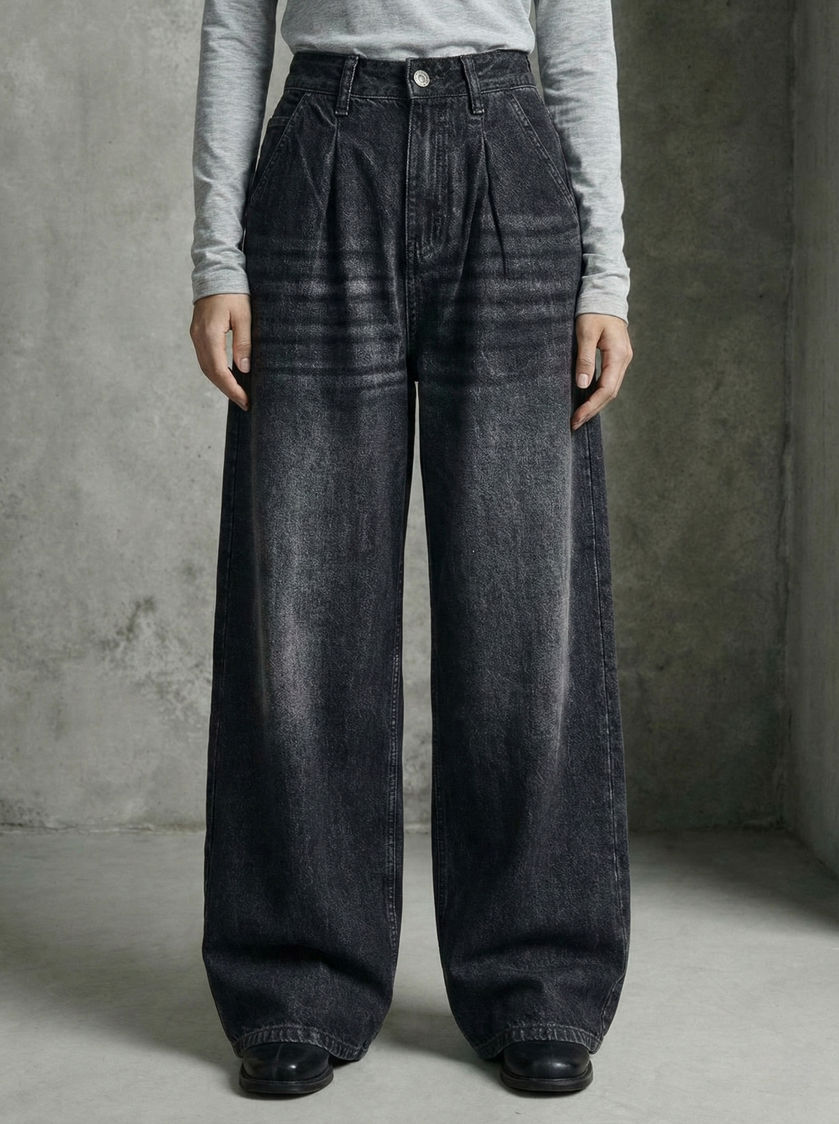 Grey pleated wide-leg jeans