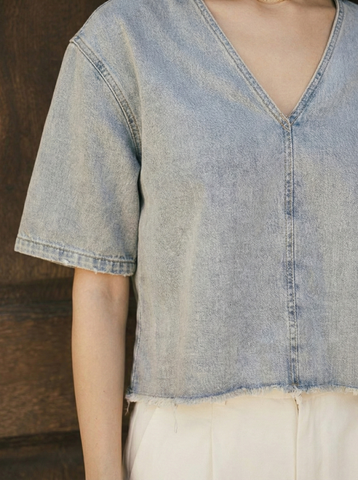 T-Shirt mit V-Ausschnitt Überschnittene Schulter | ASH GREY | NEW YORKER