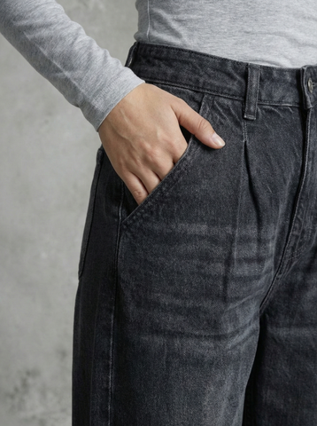 Grey pleated wide-leg jeans